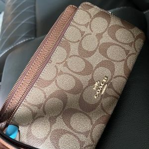 Coach wristlet wallet